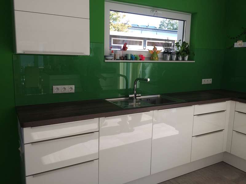 Küchenrückwand aus Glas in Grün Glaserei Nolting Hannover