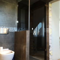 Glasdusche Sonderverglasung in Schwarz