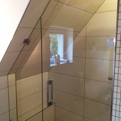 Glasdusche in Nische