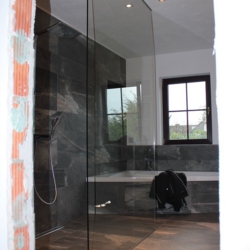 Offene Glasdusche Trennwand aus Glas